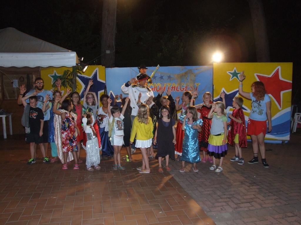 Camping Villaggio Italgest SantʼArcangelo Eksteriør bilde